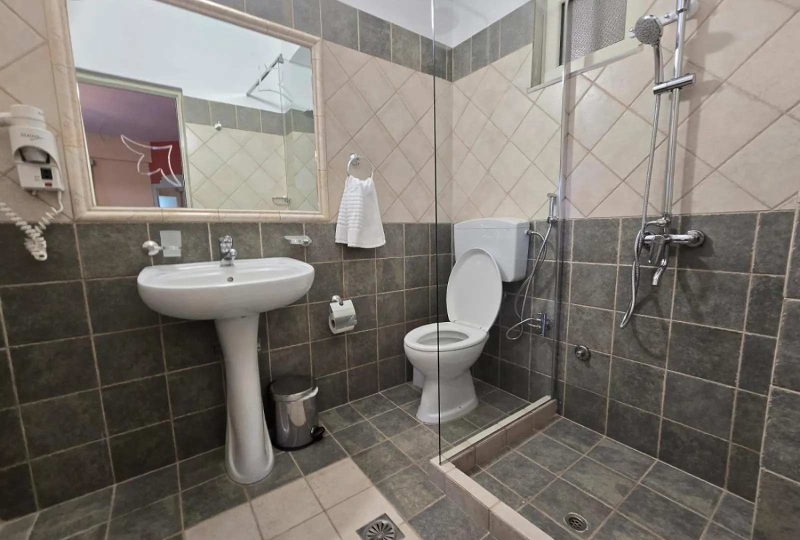 Olivet Hotel Avlonya 3*,