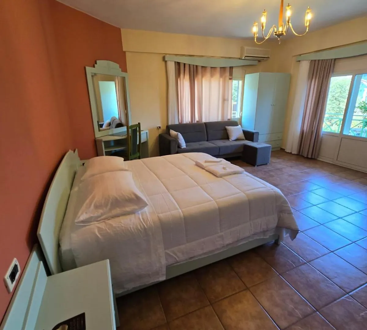 Olivet Hotel Avlonya 3*,